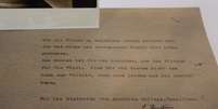 Carta escrita em alemão a alunos do Colégio Anchieta há mais de 60 anos  Foto: Daniel Favero / Terra