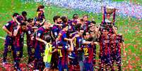 Barcelona fez a festa no Camp Nou com o troféu do Espanhol, que já havia conquistado antecipadamente  Foto: David Ramos / Getty Images