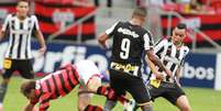 Botafogo criou pouco no primeiro tempo, mas melhorou no segundo  Foto: Carlos Costa / Futura Press