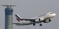 Avião da Air France decola do Aeroporto Charles de Gaulle, em Paris, na França, em abril. 08/04/2015  Foto: Gonzalo Fuentes / Reuters