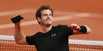 Murray comemora vitória na primeira fase em Paris  Foto:  Jason Cairnduff / Reuters