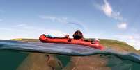 Costa britânica é invadida por praga de águas-vivas gigantes  Foto: Daily Mail / Reprodução
