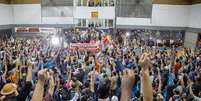Assembleia dos metroviários na sede do sindicato, no Tatuapé (zona leste de São Paulo); greve será votada novamente na próxima segunda-feira  Foto: Paulo Lopes / Futura Press