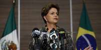 Presidente Dilma Rousseff em entrevista na Cidade do México, em 27 de maio  Foto: Edgard Garrido / Reuters