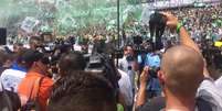 Juan Carlos Osorio teve festa de cinco mil torcedores em despedida do Atletico Nacional  Foto: Twitter / Reprodução