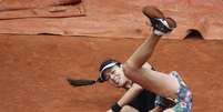 Ana Ivanovic venceu apesar da queda em quadra  Foto: Kenzo Tribouillard / AFP