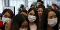 Turistas chineses usam máscaras para prevenir contra Mers em Seul.  Foto: Kim Hong-Ji / Reuters