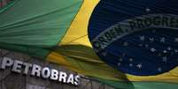 Denúncias de corrupção na Petrobras tiveram impacto na economia do país  Foto: BBC / Reprodução
