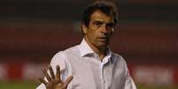 Milton Cruz vai ceder o comando t&eacute;cnico do S&atilde;o Paulo ao colombiano Juan Carlos Osorio  Foto: Rubens Chiri / saopaulofc.net / Divulga&ccedil;&atilde;o
