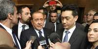 Berlusconi e Bee Taechaubol já acertavam venda desde o começo do ano  Foto: Flavio Lo Scalzo / AP