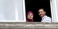 Abdul Bin Mohammed Abis Ourgy e Roma Blanco se casaram nesta sexta-feira  Foto: Andres Stapff / Reuters