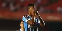 Pedro Rocha perdeu duas das poucas chances criadas pelo Grêmio  Foto: Marcos Bezerra / Futura Press