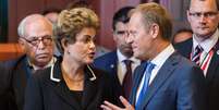 O Presidente do Conselho Europeu Donald Tusk conversa com a presidente Dilma Rousseff durante reunião em Bruxelas nesta quinta-feira, 11 de junho  Foto: Geert Vanden Wijngaert / AP