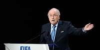 Joseph Blatter abriu mão do quinto mandato pela Fifa  Foto: Fabrice Coffrini /  AFP)