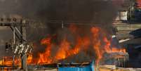 Moradores incendiaram barracos durante a reintegração de posse  Foto: Leonardo Benassatto / Futura Press