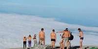 Turistas ocidentais tiraram as roupas na Montanha malaia Mount Kinabalu e foram apontados por culpa de terremoto  Foto: The Independent / Reprodução