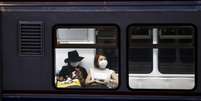 Mulheres usando máscaras em metrô em Seul para evitar contrair Mers. 12/06/2015  Foto: Kim Hong-Ji / Reuters