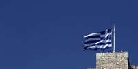 Bandeira grega no topo da Acrópolis em Atenas 14/6/2015  Foto: Kostas Tsironis / Reuters
