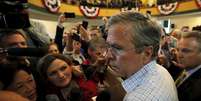 O pré-candidato republicano à Presidência dos EUA, Jeb Bush, fala a jornalistas em Derry, New Hampshire, nos Estados Unidos, nesta terça-feira. 16/06/2015  Foto: Brian Snyder / Reuters