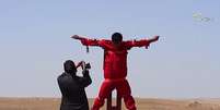 Crucificado e mutilado, suposto “espião” é nova vítima do Estado Islâmico  Foto: Daily Mail / Reprodução