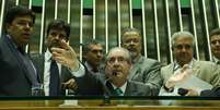 O presidente da Câmara, Eduardo Cunha, ao lado de deputados. 18/06/2015  Foto: Lula Marques/ Agência PT