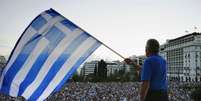 Manifestantes em Atenas defendem permanência da Grécia na zona do euro.  18/6/2015.  Foto: Yannis Behrakis / Reuters