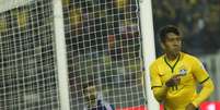 Roberto Firmino fez gol como autêntico centroavante  Foto: Silvia Izquierdo / AP