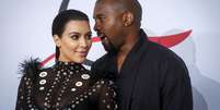 Kim Kardashian chega com Kanye West para premiação de moda em Nova York.  1/6/2015.  Foto: Lucas Jackson / Reuters