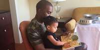 &#034;Você é um ótimo pai para North e, em breve, será para o nosso novo filho também!&#034;, escreveu Kim Kardashian na legenda da imagem  Foto: @kimkardashian / Instagram / Reprodução