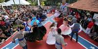 Bandeira est&aacute; em toda parte na festa tradicional entre descendentes de americanos de Santa B&aacute;rbara d&rsquo;Oeste  Foto: BBC News Brasil