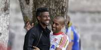 Léo Moura e Emerson Sheik se reencontram no Flamengo  Foto: Pedro Martins / AGIF / Gazeta Press