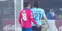 FRAME - Uruguai x Chile - Copa América - Cavani e Jara  Foto: Reprodução