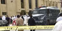 Polícia cerca área após explosão a uma mesquita na região de Al Sawaber, no Kuweit.  26/06/2015  Foto: Jassim Mohammed / Reuters