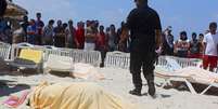 Corpo de turista morto por homem armado perto de hotel em Sousse, na Tunísia. 26/06/2015  Foto: Amine Ben Aziza / Reuters
