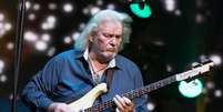 Chris Squire, baixista do Yes, durante performance no Radio City Music Hall, em 9 de julho de 2014, em Nova York  Foto: Dave Kotinsky / Getty Images