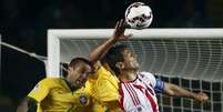 Thiago Silva tocou com a mão na bola e cometeu pênalti no segundo tempo  Foto: Juan Gonzalez/Agif / Gazeta Press