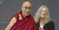 Dalai Lama ganha homenagem no festival Glastonbury, durante show da cantora Pati Smith  Foto: Hannah McKay / EFE 