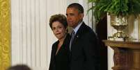 Presidente Dilma Rousseff caminha ao lado do presidente dos Estados Unidos, Barack Obama, ao chegar para entrevista coletiva na Casa Branca. 30/06/2015  Foto: Kevin Lamarque / Reuters