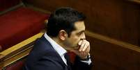 Primeiro-ministro da Grécia, Alexis Tsipras, avalia oferta de credores  Foto: Yannis Behrakis / Reuters