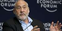 Joseph Stiglitz culpa credores europeus pela crise e diz que gregos podem tirar lições do exemplo argentino  Foto: Reprodução / BBC News Brasil