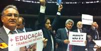 Parlamentares do Psol protestam contra PL. Foto foi postada por Chico Alencar  Foto: Facebook / Reprodução