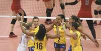 Brasileiras comemoram a vitória por 3 a 1 sobre o Japão  Foto: FIVB/Divulgação