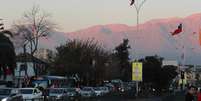 Vista da Cordilheira dos Amdes, raramente sem a névoa de poluição: se esperava mais de um país tido como moderno, como o Chile  Foto: André Naddeo / Terra