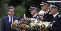 Cameron participou nesta terça-feira de homenagens às vítimas dos ataques  Foto: Twitter