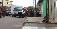 Amarrado a um poste, Cleidenilson Silva, de 29 anos foi linchado pela população do São Cristovão, um bairro da capital, São Luís  Foto: Biné Morais/Jornal do Estado / Reprodução