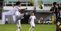 Victor Ferraz voltou a jogar na lateral direita e deu assistência contra o Figueirense  Foto: Djalma Vassão / Gazeta Press