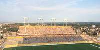 Estádio de Hamilton já recebia bom público durante aquecimento dos times  Foto: Terra