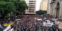 Policiais realizaram um protesto que reuniu mais de 10 mil pessoas no centro de Porto Alegre na semana passada  Foto: Divulgação
