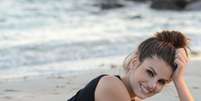 Camila Queiroz exibindo toda sua sensualidade na praia  Foto: @camilaqueiroz / Instagram / Reprodução