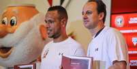 Rogério Ceni e Luís Fabiano durante lançamento do programa sócio-torcedor  Foto: André Lucas Almeida / Futura Press